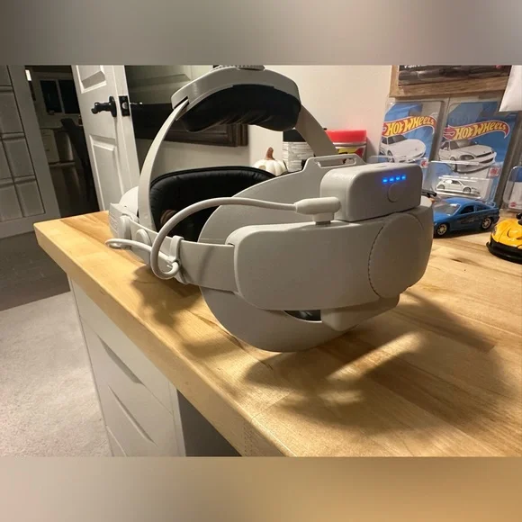 Meta Quest 2 Bundle - Picture 4 of 7